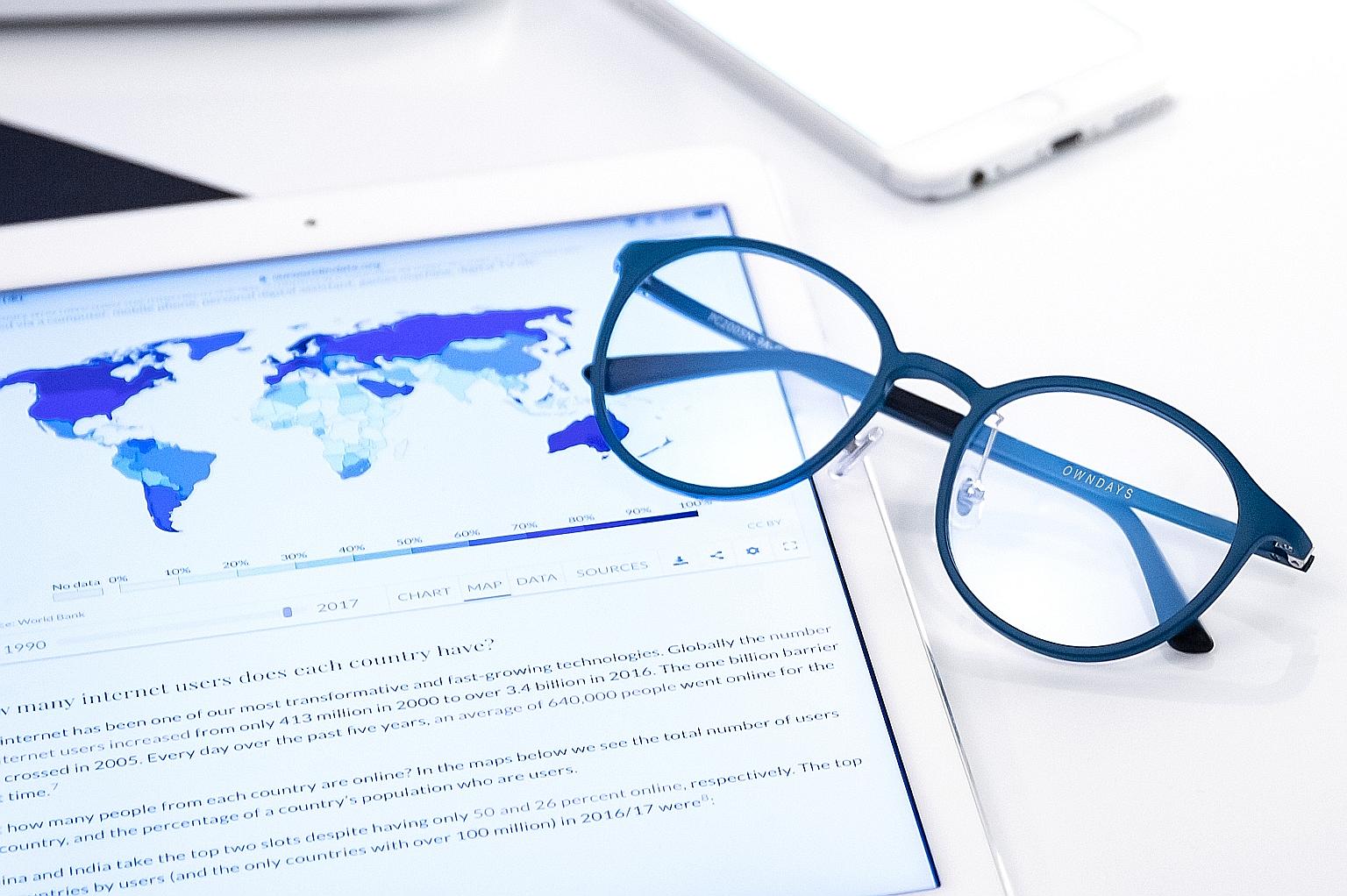 The Owndays PC glasses are said to target blue light on the wavelengths of 385 nanometres to 485 nanometres that is emitted from electronic devices. This broadly filters a spectrum of blue light, some of which might cause digital eye strain.