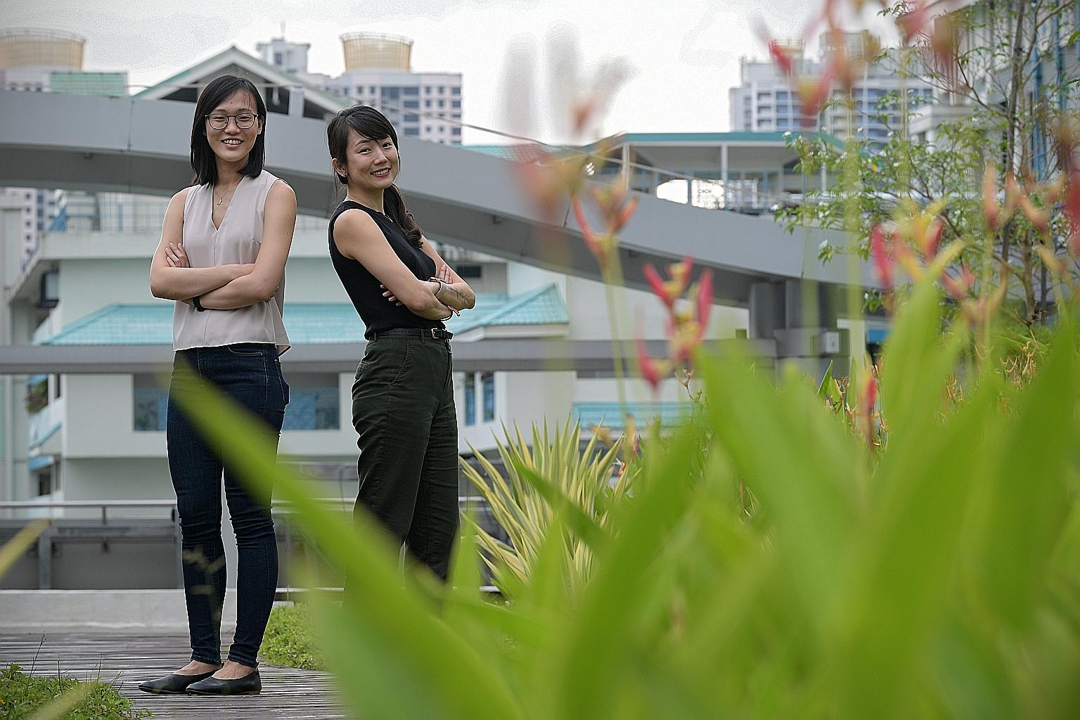 Ms Audrey Tan (left), winner of the Journalist of the Year award, and Ms Choo Yun Ting (far left), winner of the Young Journalist of the Year award. ST PHOTO: NG SOR LUAN