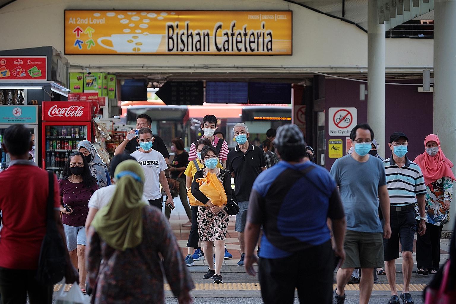 The number of new Covid-19 cases in the community had remained stable at two cases per week in the past fortnight, while the number of unlinked cases in the community in a week had fallen, from two cases to one case over the same period. ST PHOTO: JA