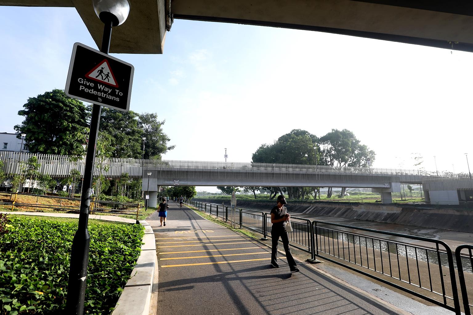 A new footbridge next to the Villa Verde estate in Yew Tee was opened yesterday. As it straddles Pang Sua Canal, it allows residents in the area to more easily access the Rail Corridor, part of which runs alongside the canal, as well as the bus stops