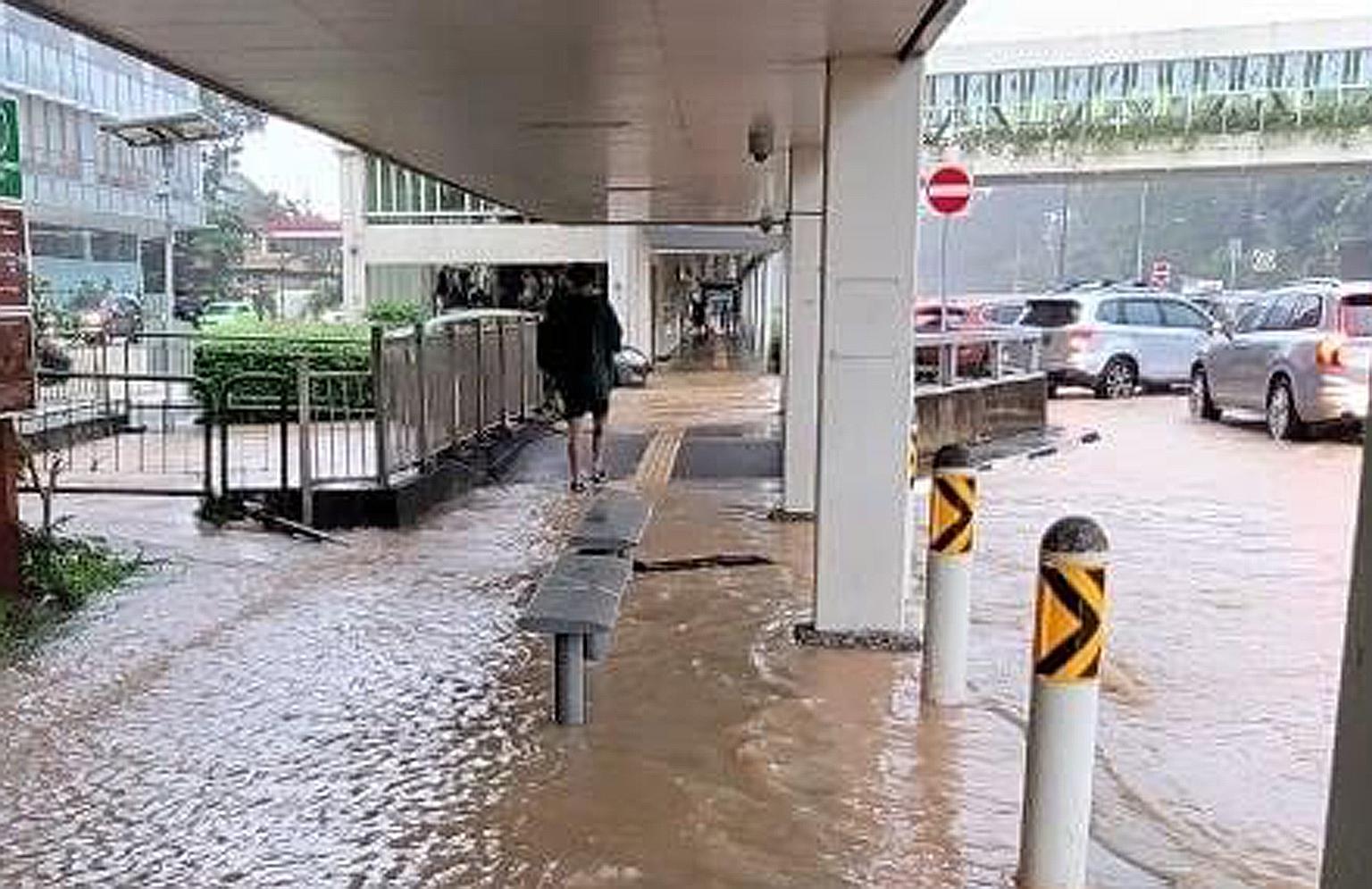 Over 100mm - more than half of April's average monthly rainfall - was recorded at several locations, including Pasir Panjang, Buona Vista, Tuas and Bukit Timah between 11am and 4pm. PHOTO: SHIN MIN DAILY NEWS READER