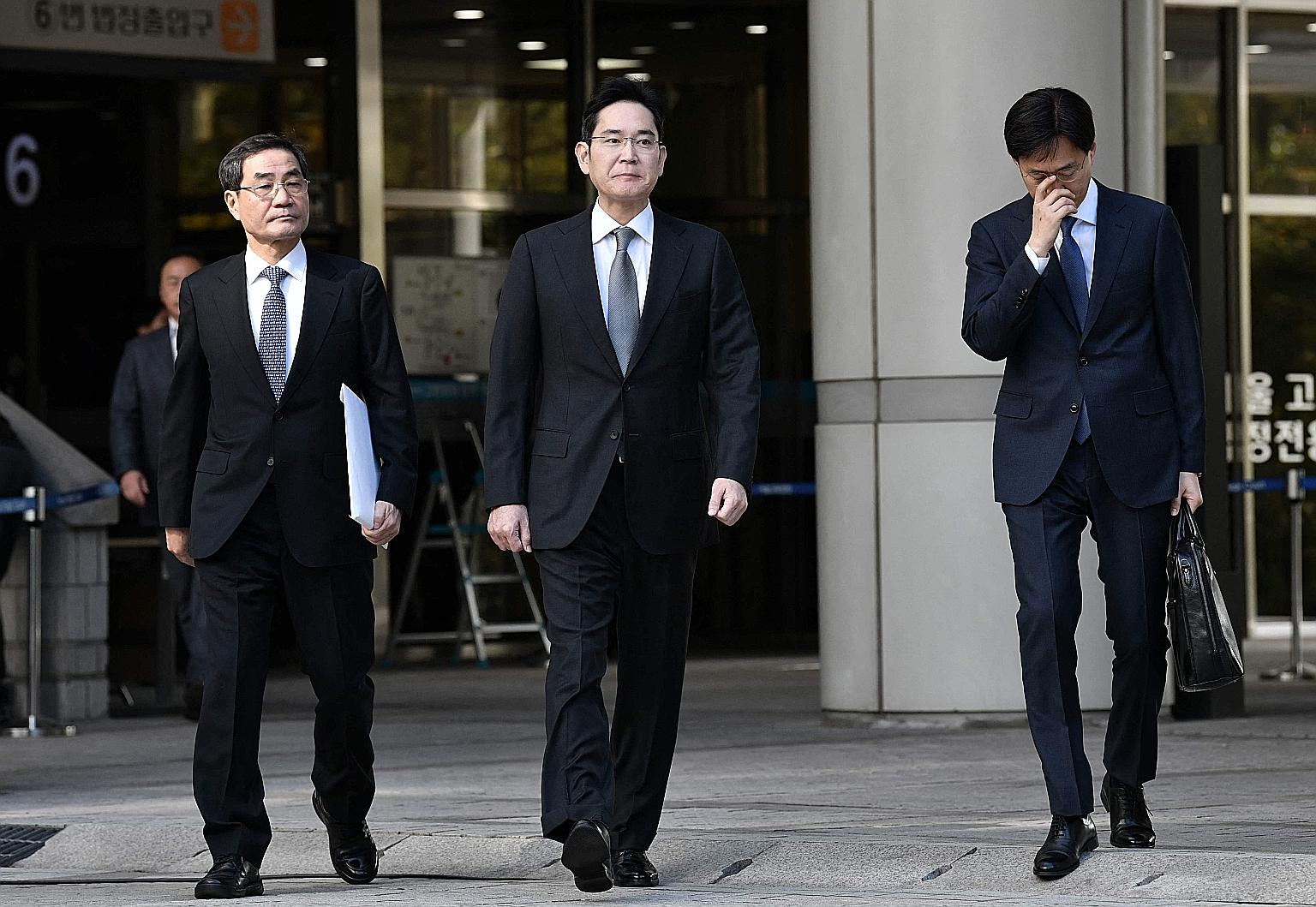 Samsung Electronics vice-chairman Lee Jae-yong (centre, in a 2019 photo) faces charges involving stock manipulation, breach of trust and other offences when two subsidiaries merged in 2015.