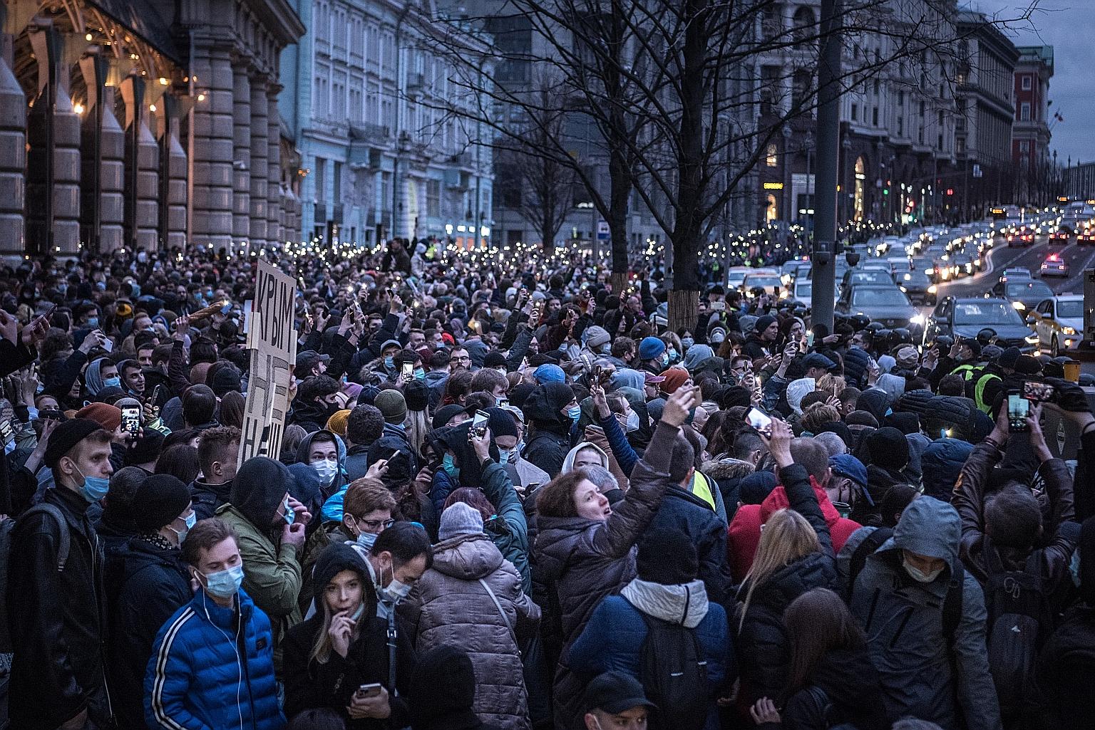 People gathering in the Russian capital Moscow on Wednesday in support of jailed opposition leader and Kremlin critic Alexei Navalny, who is on a hunger strike. President Vladimir Putin delivered an annual address on the same day replete with threats