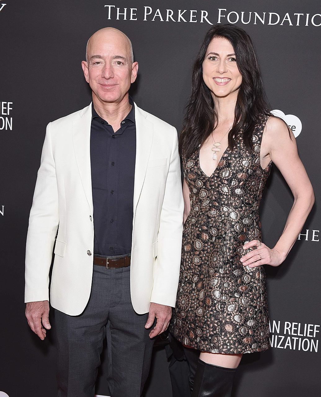 Ms MacKenzie Scott gives to institutions - universities, food banks, front-line charities - not individuals. She has no accounts on social media like Facebook, only her Medium page and a verified Twitter account with just three tweets. PHOTO: AGENCE 