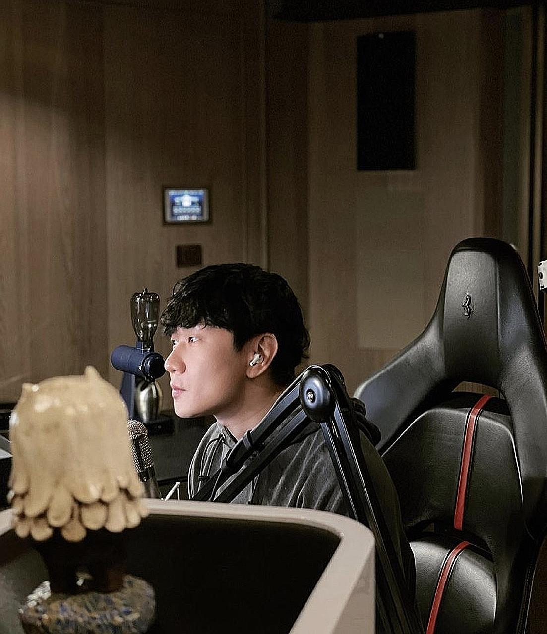 Singer-songwriter JJ Lin has been signed by one of the biggest talent agencies in Hollywood.