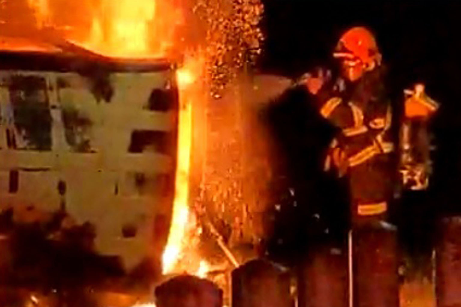 The Singapore Civil Defence Force said the fire engulfed the entire van, but firefighters were able to put it out with a water jet. PHOTO: SHIN MIN DAILY NEWS