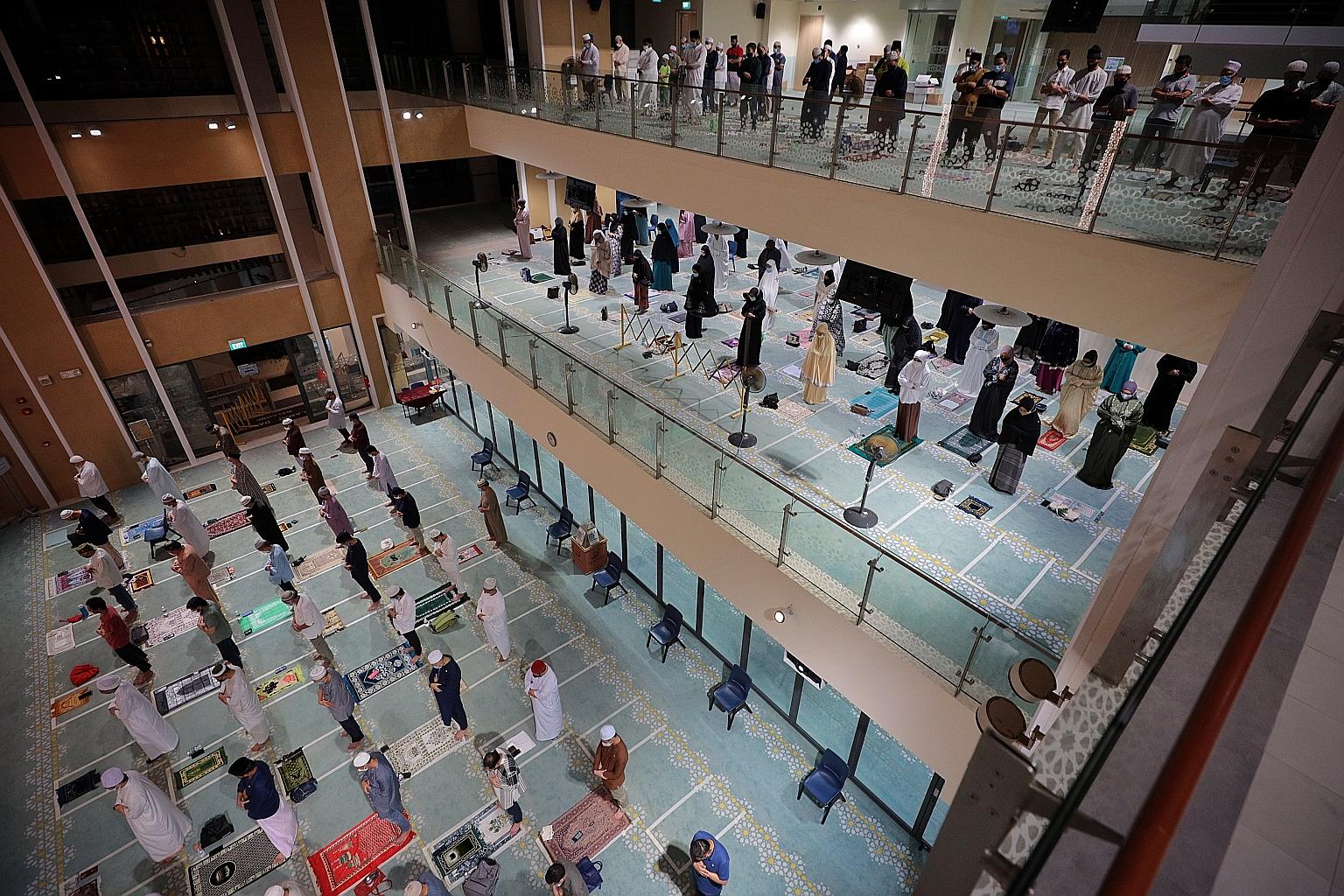 Split Mosque Mosque prayer sessions to have cap of 100 people, split in 2 zones ...