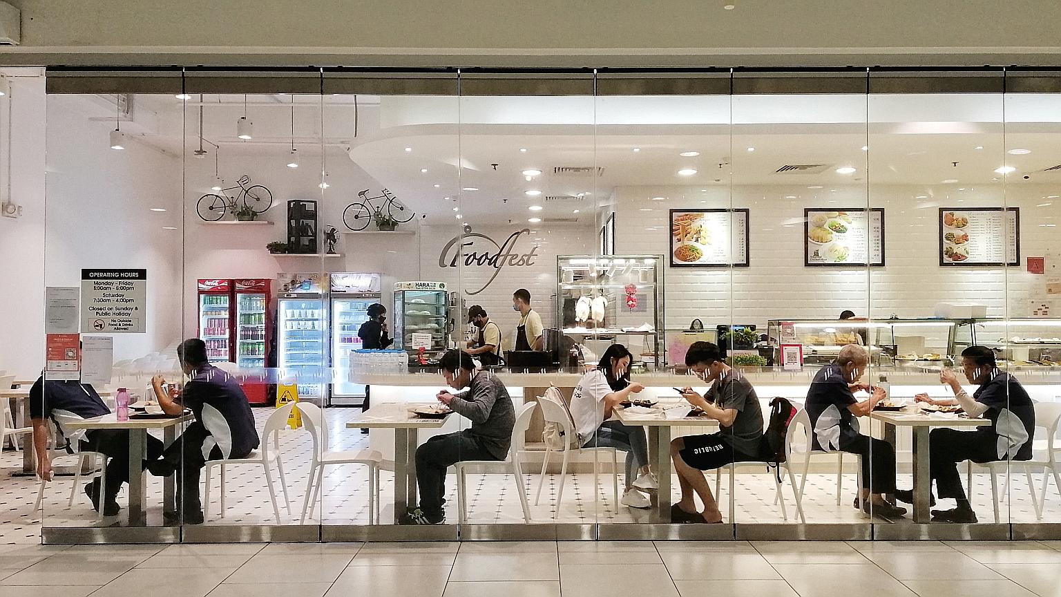 The Singapore Institute of Management's Foodfest foodcourt allows dine-in customers. While SIM, Nanyang Technological University and the National University of Singapore allow students to dine in, their rules differ. ST PHOTO: YONG LI XUAN
