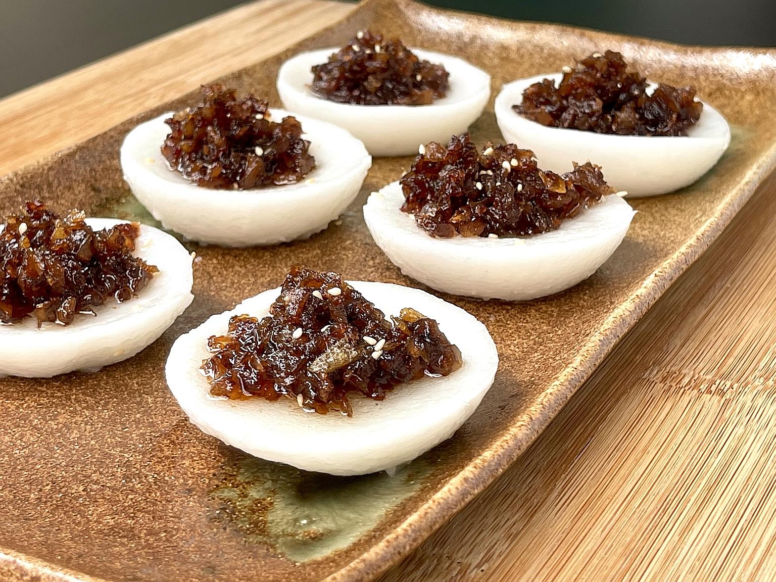 Add dried prawn and tee poh to the chai poh topping for chwee kueh or omit them for a vegetarian version.