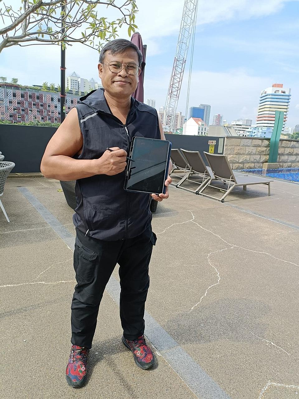 Mr MD Shariff Abdullah says he will now be able to integrate reading the news more easily into his daily life.