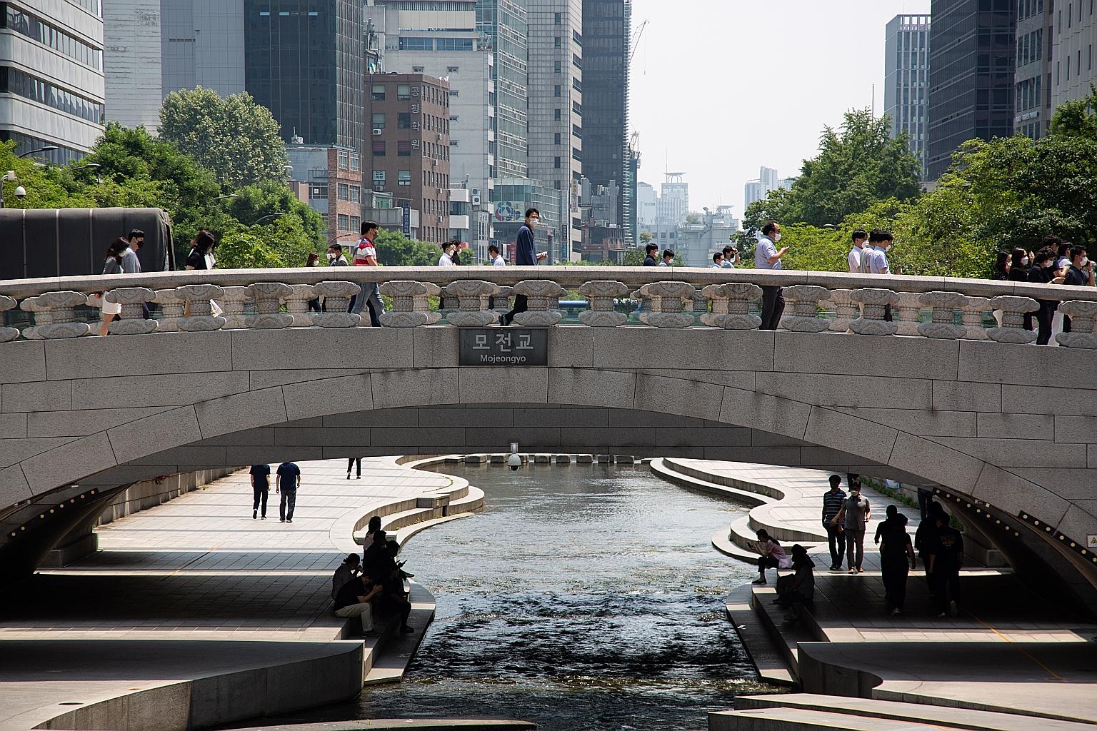 People wearing face masks at a popular tourist spot in Seoul on Wednesday. In response to media queries on a possible air travel bubble with South Korea, Health Minister Ong Ye Kung said that although these are concepts to think about in the medium t