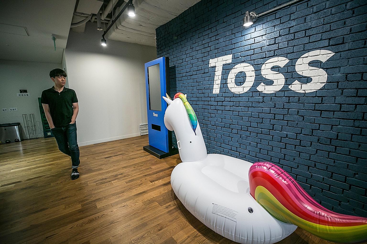 Seoul-based Toss is among a handful of firms like Ant Group and Grab Holdings that are upending traditional financial services with all-in-one digital platforms that offer insurance, payments, credit scoring and securities trading. It raised 460 bill