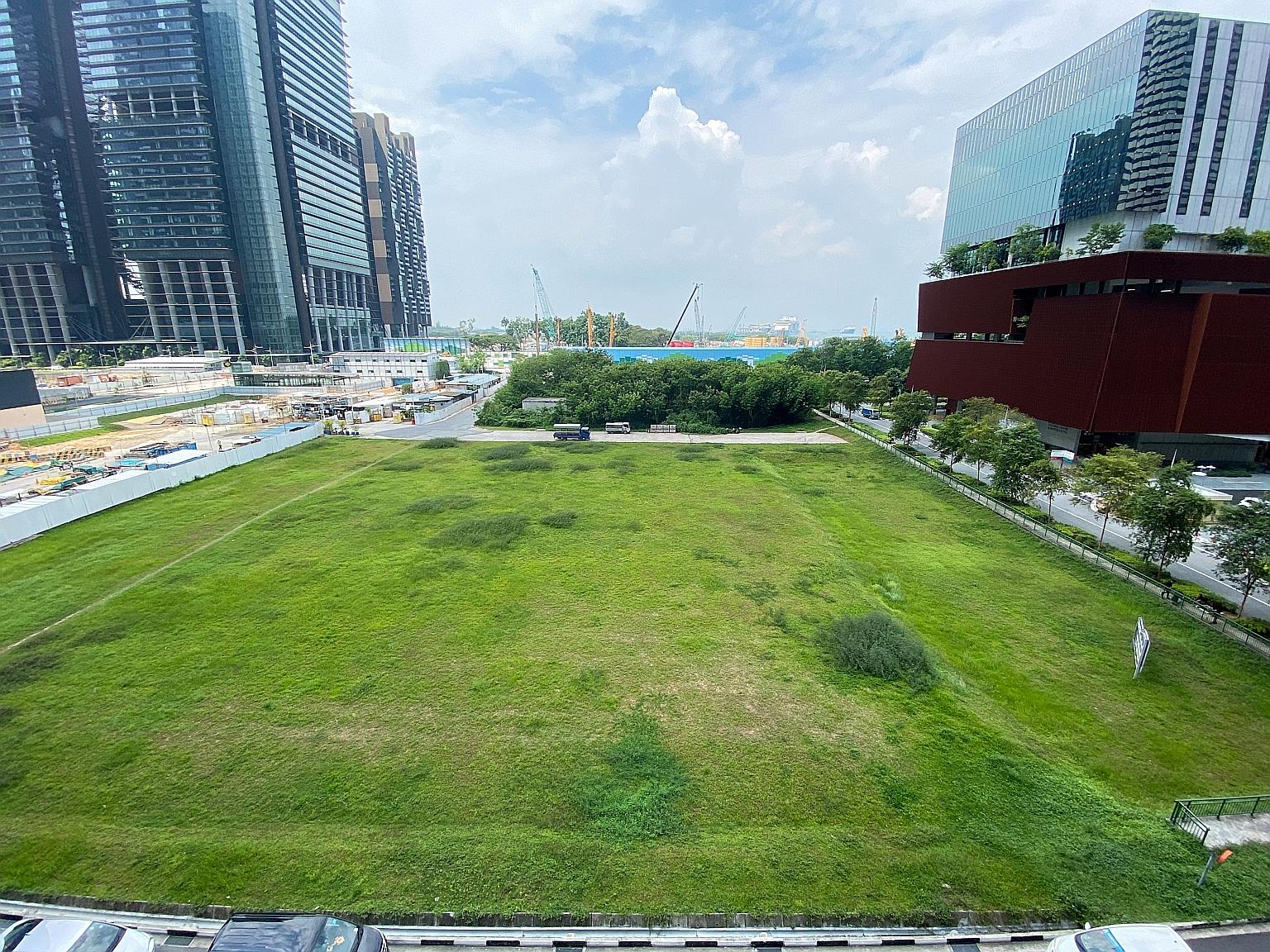 The Marina View site can yield 905 private homes, 2,000 sq m in gross floor area of commercial space, and 540 hotel rooms. Located in the Central Business District, the site would likely benefit from the future Greater Southern Waterfront development