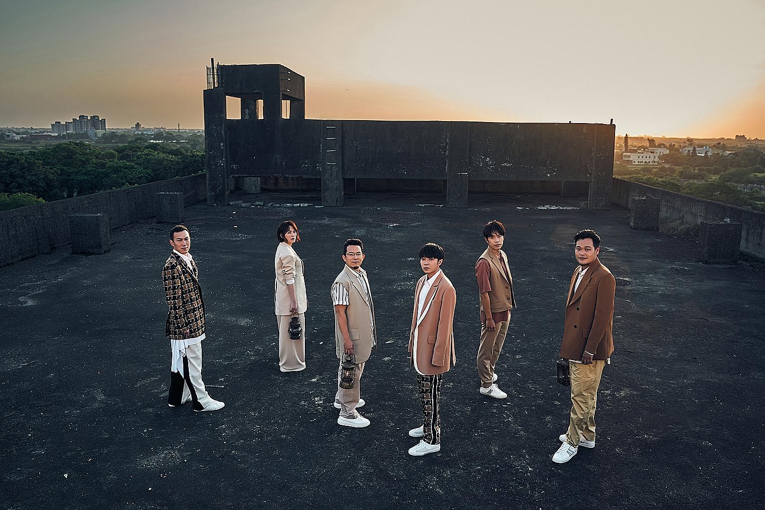 Oaeen comprise (from left) keyboardist Kung Yu-chi, bassist Claire Hsieh, drummer Shih Chun-wei, vocalist Wu Ching-feng, electric guitarist Kay Liu and acoustic guitarist Ho Ching-yang.