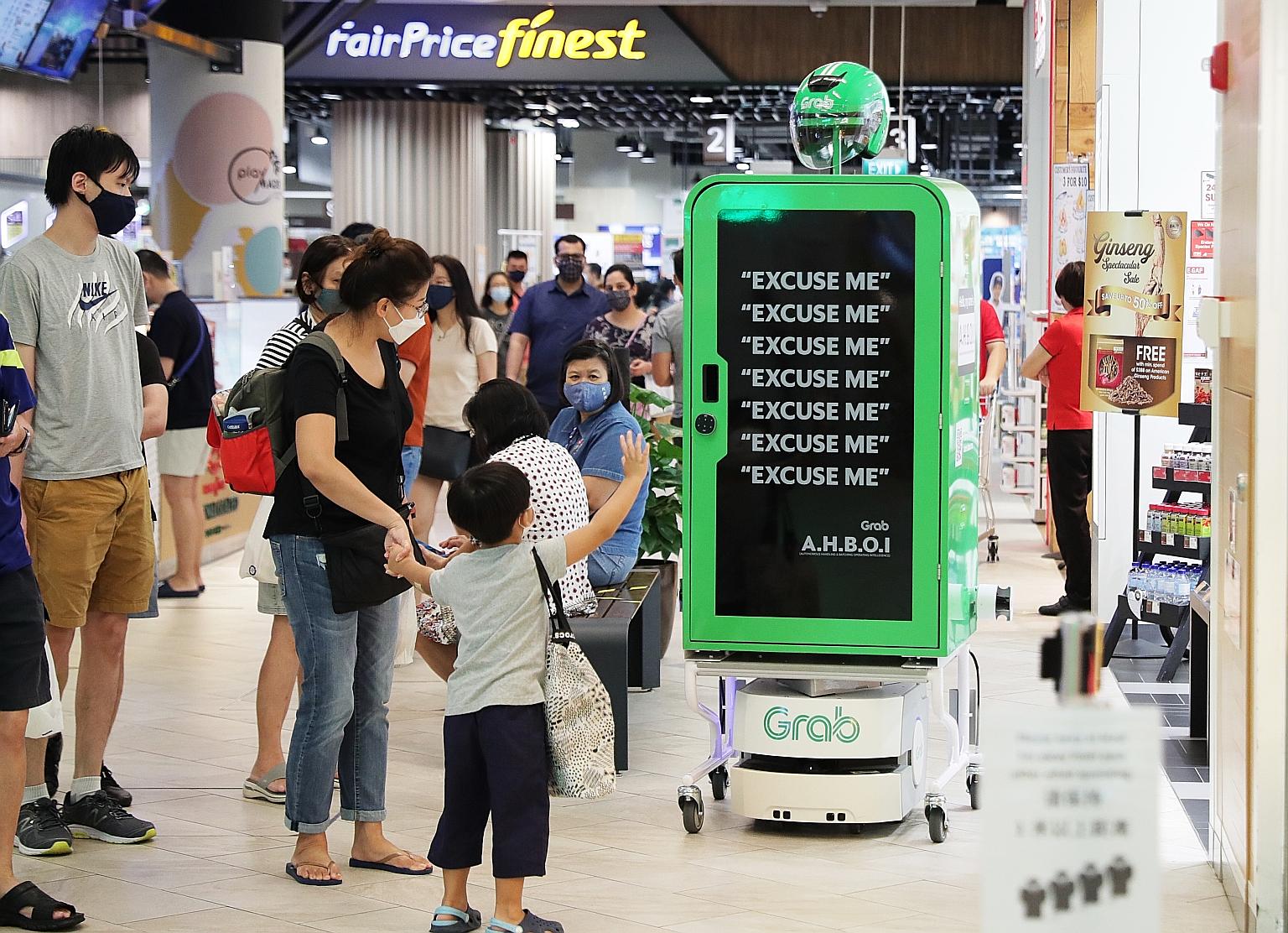 Grab Singapore's pilot robot runner. Experts say that in high-end manufacturing, Singapore leads in high-tech, industrial automation and biotech. It can be a potential second hub besides the US or Europe for these firms' diversification strategy. The