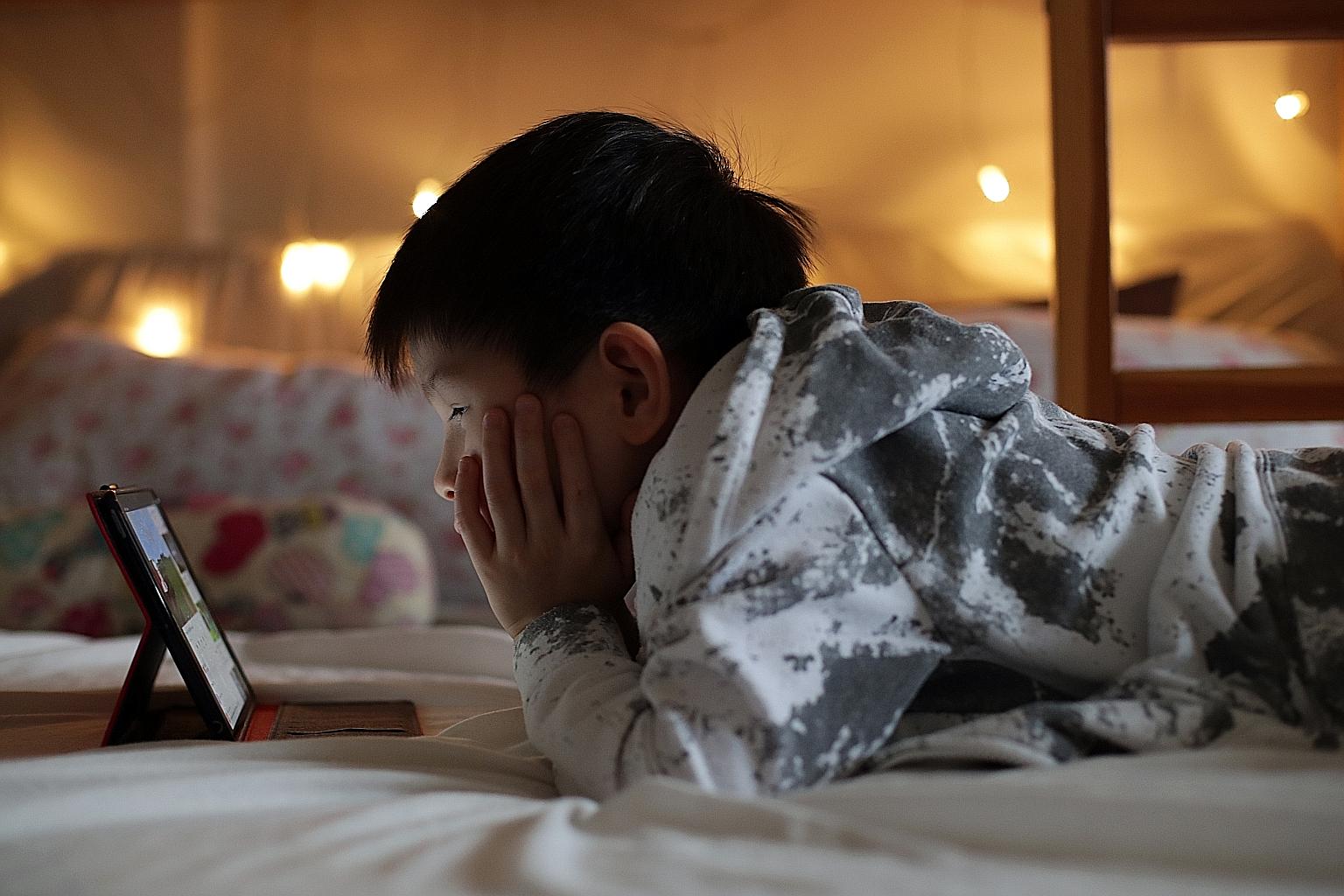 Paediatric specialists advise parents to regulate screen time for children, as it can affect their sleep - and children who do not get enough sleep are at higher risk of developing a sedentary lifestyle that can lead to obesity and, in turn, other he