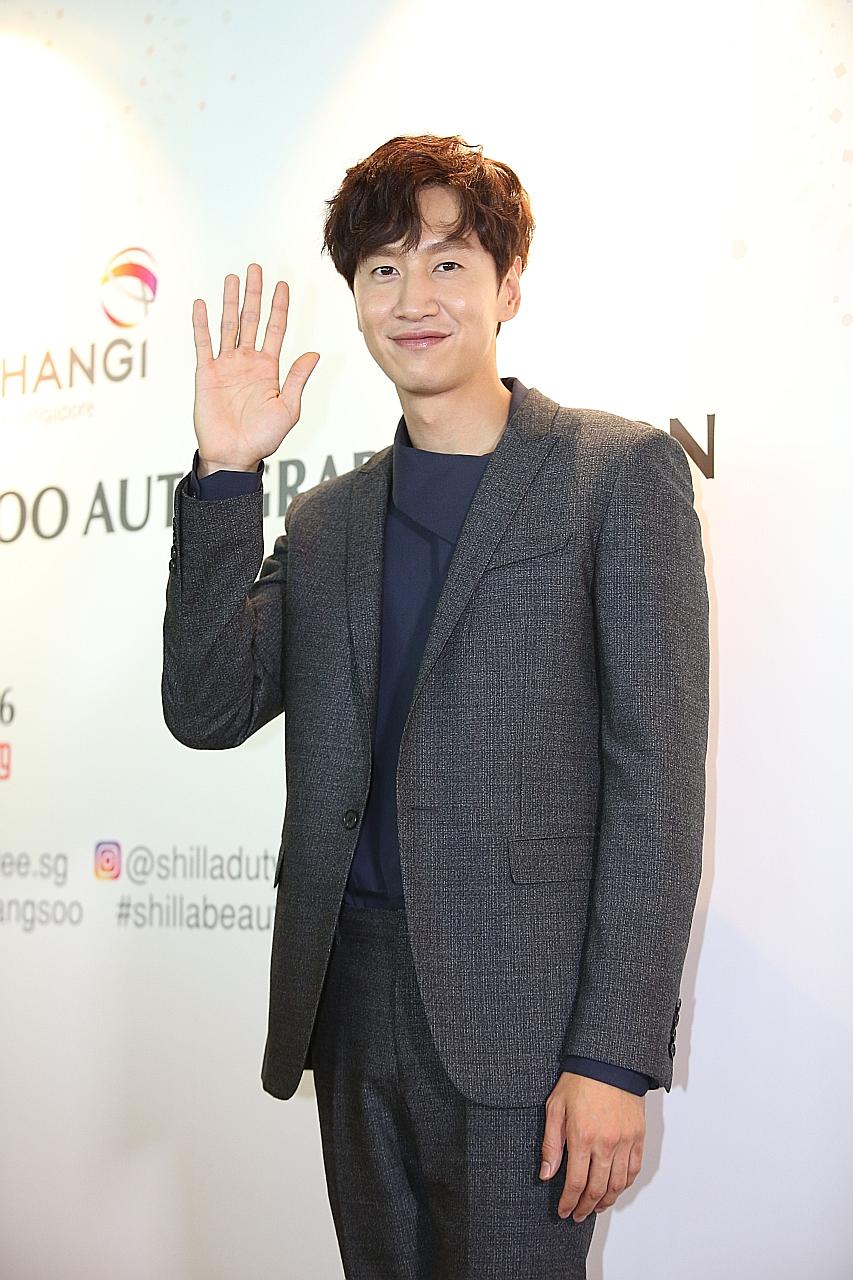 Lee Kwang-soo, one of Running Man's original cast members, left the show in June after more than 10 years due to an ankle injury which he sustained in February last year when he was hit by a car.