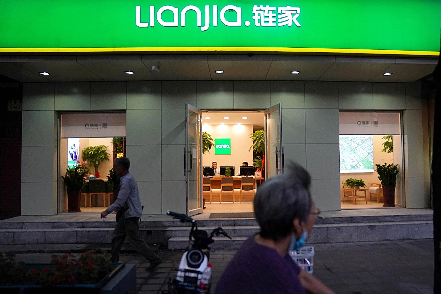 An office of estate broker Lianjia in Beijing. KE Holdings, China's largest platform matching buyers and sellers of real estate, this year shut down its VIP services which promised fast turnarounds for property sellers in exchange for exclusive listi