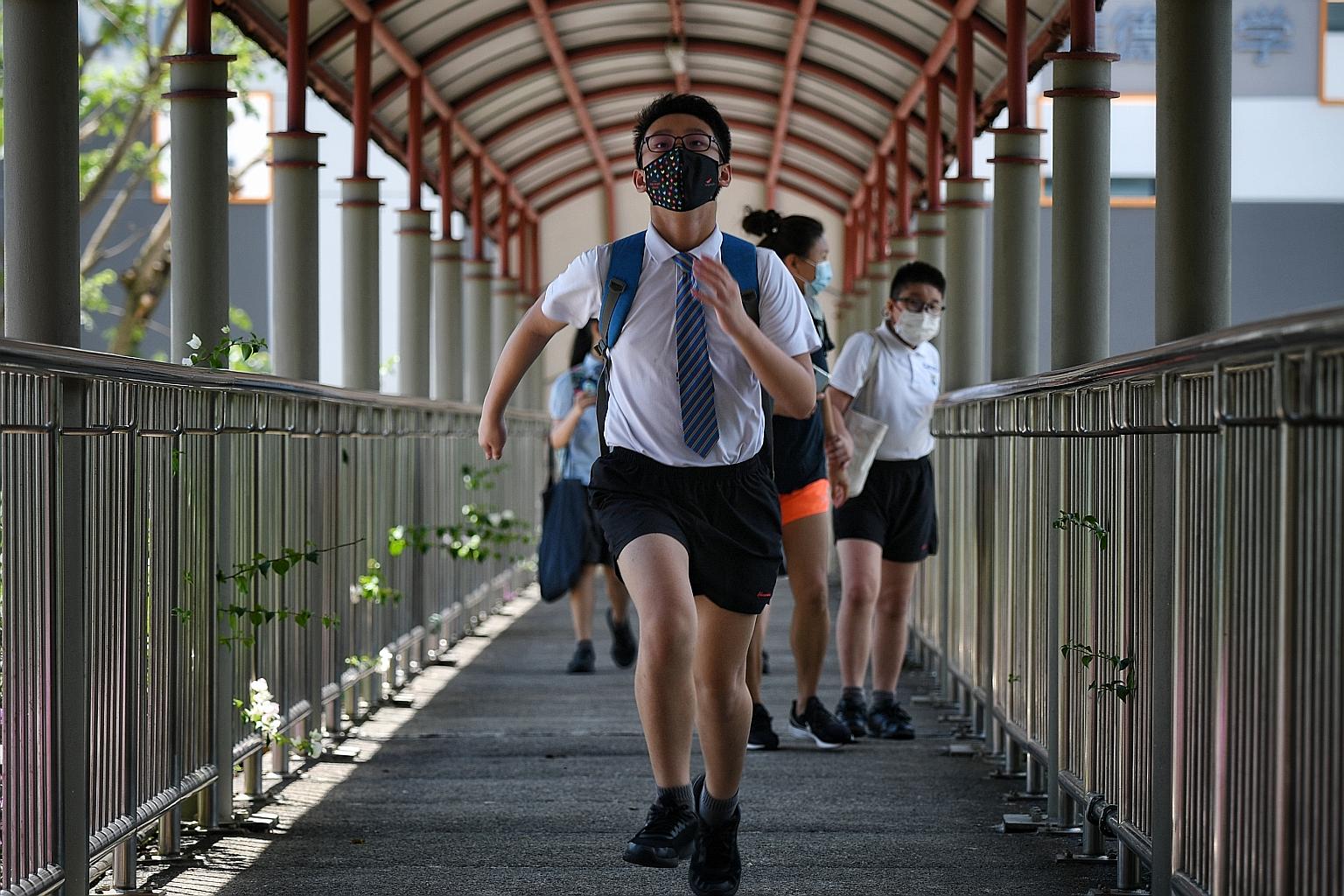 While the 2022 school year for primary and secondary school students will end on Nov 18, the last day of the final school term will be Oct 28 for those in schools which are to be used as venues for the GCE O-level written examinations. ST PHOTO: KUA 