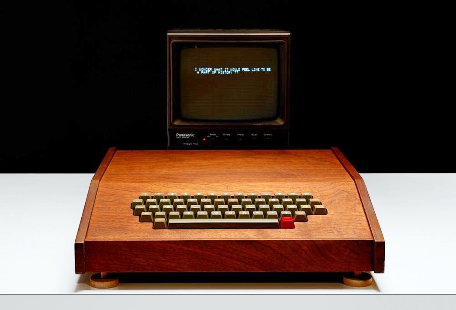 Original Apple computer built by Steve Jobs and Steve Wozniak auctioned ...