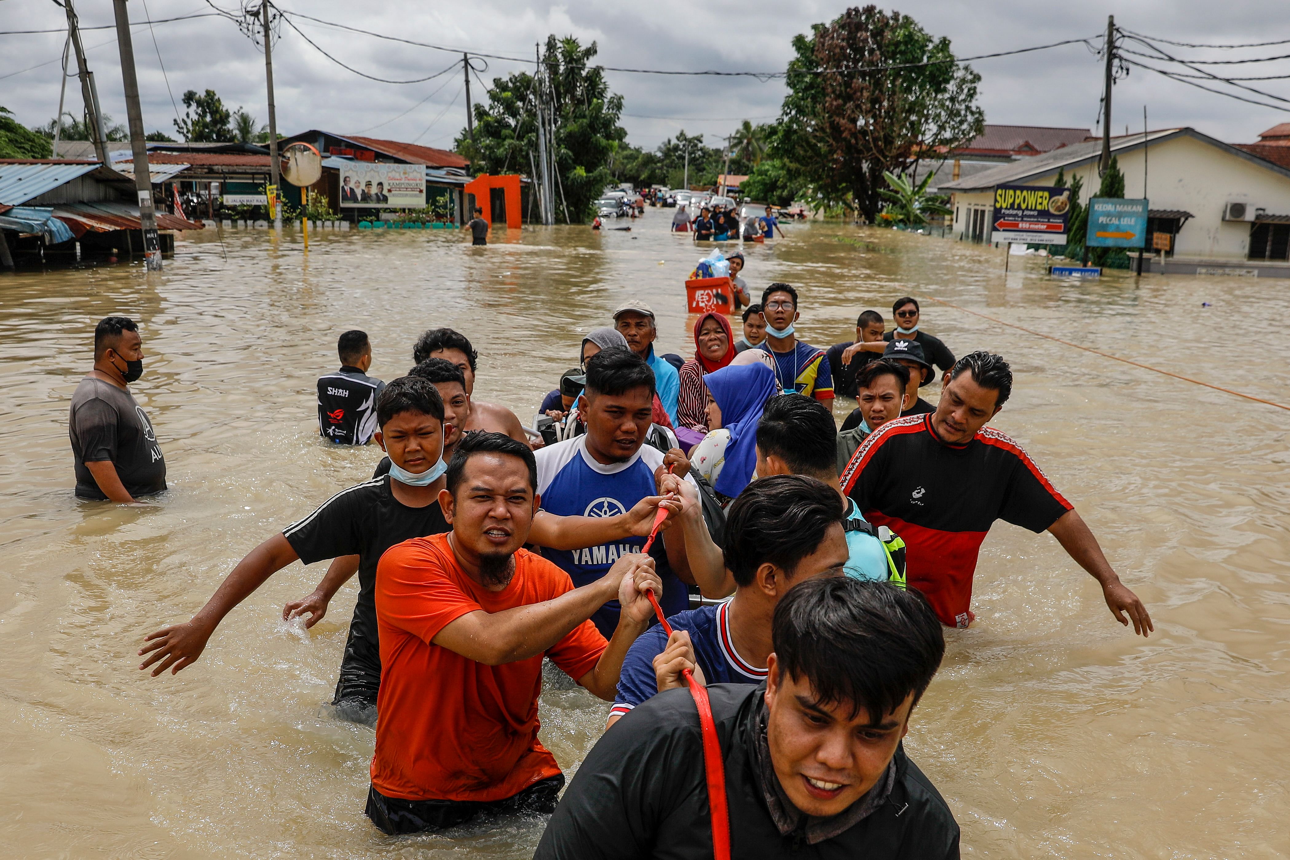 Малайзия новости. Наводнение в Малайзии. Потоп в Малайзии. Наводнение в Малайзии сейчас. Малайзия жители.