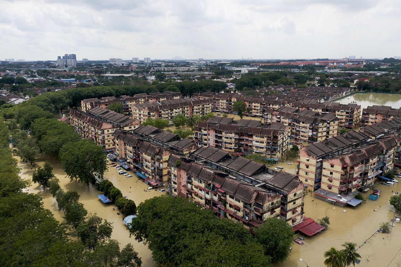 <p>Aerial view shows inundated apartment buildings in Shah Alam's Taman Sri Muda neighbourhood, one of the worst hit areas in Selangor state, Malaysia, December 21, 2021. Picture taken with a drone. REUTERS/Ebrahim Harris

NO RESALES. NO ARCHIVES.
</p>