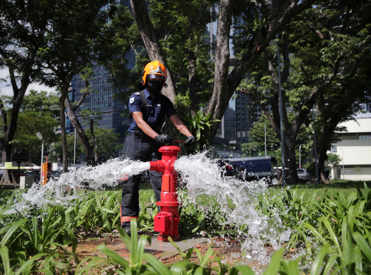 ST20211221_202134088743 : Gin Tay / ncscdf21-ol/22 / Nadine Singapore Civil Defence Force (SCDF) demonstrates the use of the Smart hydrant prototype installed along Prince Edward road photographed during the media preview on Dec 21, 2021.