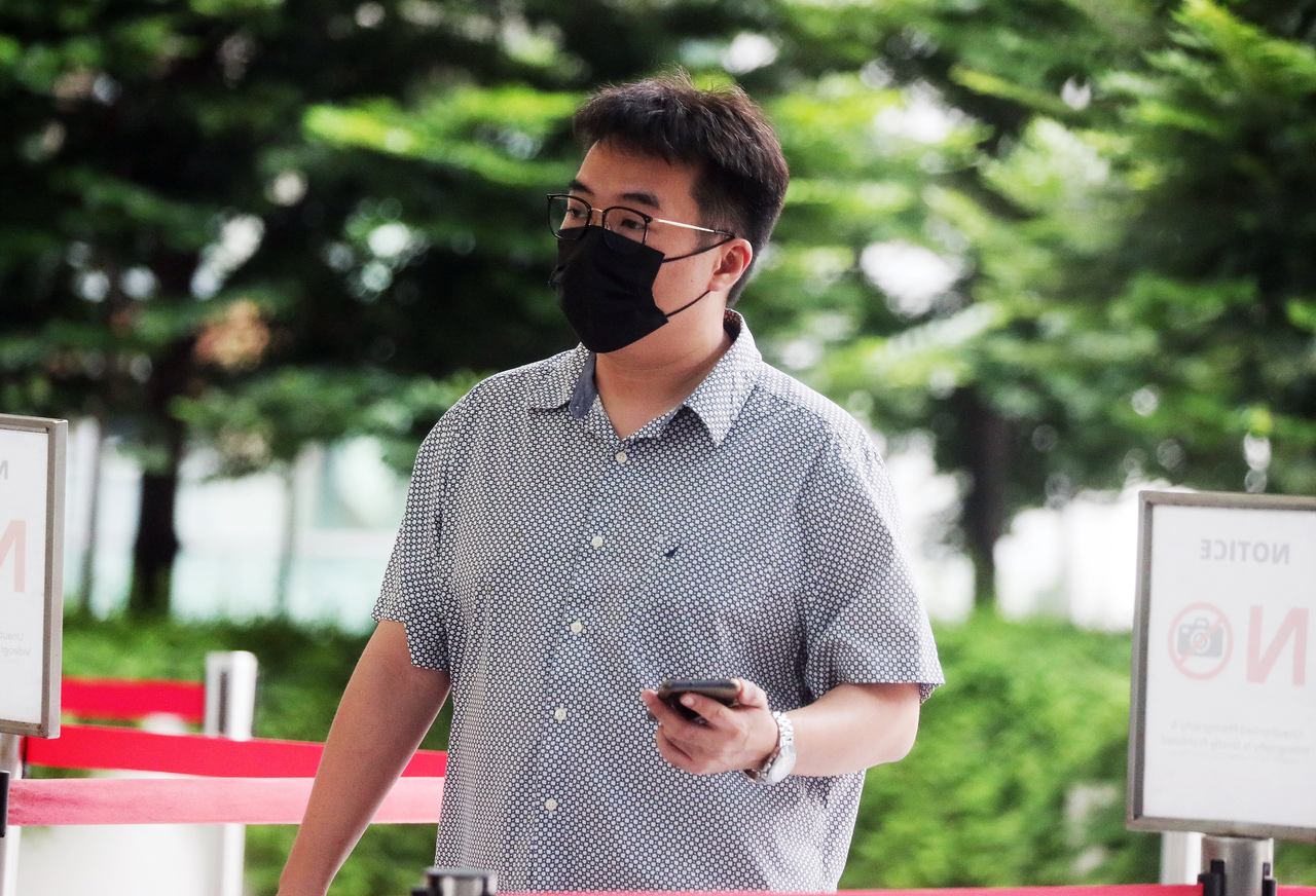Kelvin Chng Photographer,and Osmond Chia  Straits Times have confirm the IDAlvin Goh Shu Min at State Courts on 22 Dec 20211. Alvin Goh Shu Min: He committed multiple counts of cheating. One charge alone involved nearly $300k. Pleading guilty at 93