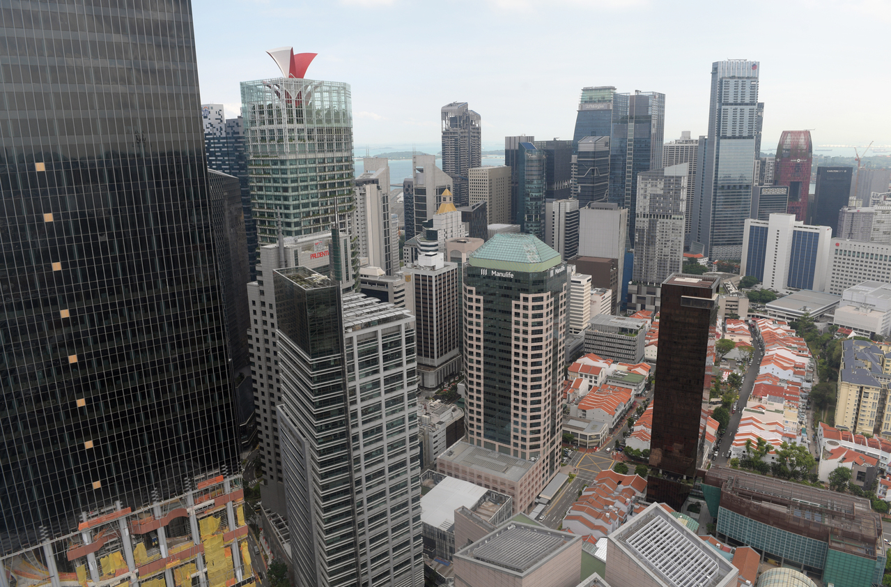 <p>downtown / ST20210407_202157654420 / Alphonsus Chern //Skycrapers and shophouses in the Tanjong Pagar area 07 April 2021.</p>