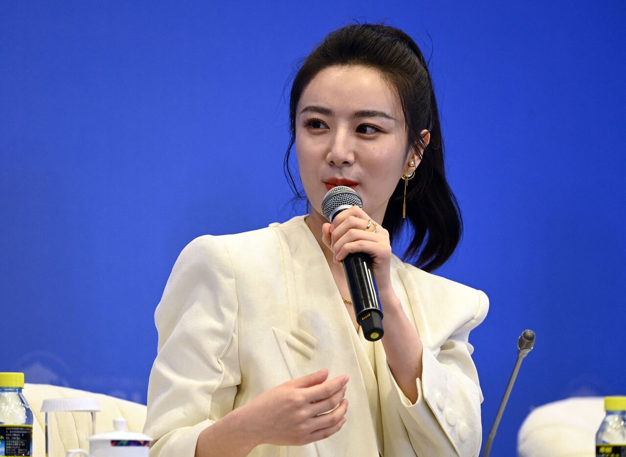 <p>This photo taken on April 20, 2021 shows e-commerce livesreamer Huang Wei, also known as Viya, speaking during the Boao Forum for Asia (BFA) in Boao, in south China's Hainan province. - A Chinese influencer known as the "queen of livestreaming" has bee