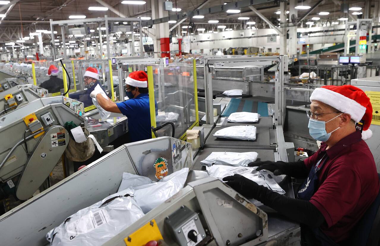 <p>LOS ANGELES, CALIFORNIA - NOVEMBER 22: U.S. Postal Service employees sort parcels for distribution inside the Los Angeles Mail Processing & Distribution Center, the largest in the United States, on November 22, 2021 in Los Angeles, California. The