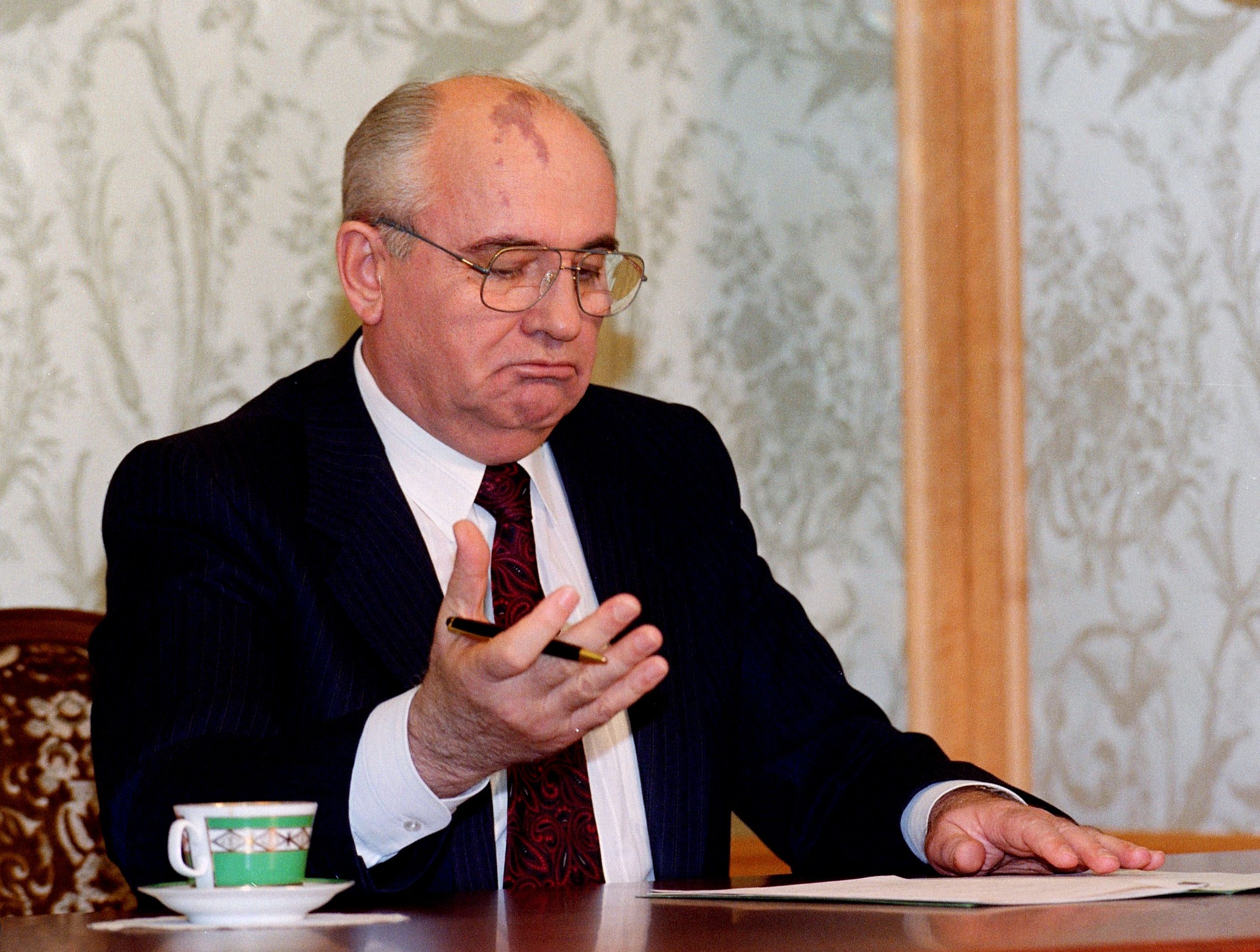 <p>(FILES) In this file photo taken on December 25, 1991, Soviet President Mikhail Gorbachev reads his resignation statement shortly before appearing on television to announce his decision to the Nation. - Former Soviet leader Mikhail Gorbachev said on De