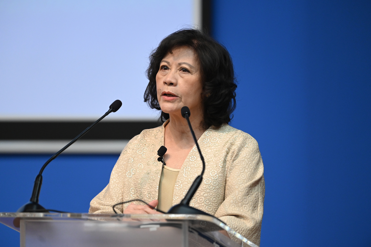 yhheyzer - Dr Noeleen Heyzer speaking at the second of her three-part lecture series on Singapore and Multilateral Governance: Securing Our Future, which is under the Institute of Policy Studies-Nathan Lecture Series. The question-and-answer segment was m