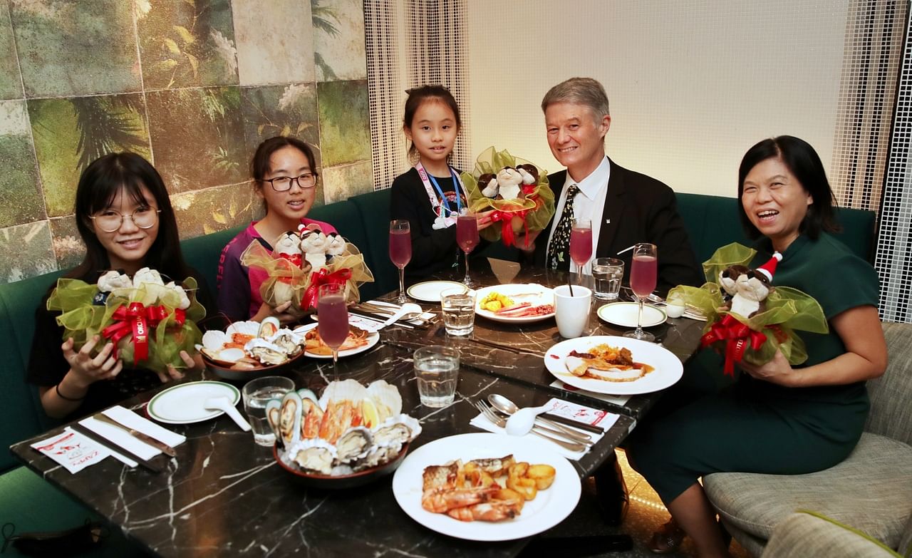 <p>ST20211228_202112848635 : Gin Tay / ssfund28-ol/29 / Siti Sarah</p><p>Festive lunch treat by Orchard Hotel for The Straits Times School Pocket Money Fund (STSPMF ) beneficiaries , (L-R) Lim Zhi Yi Jade, 15; Pang Jing Han, 17; and Pang Jing Wen, 9; wit