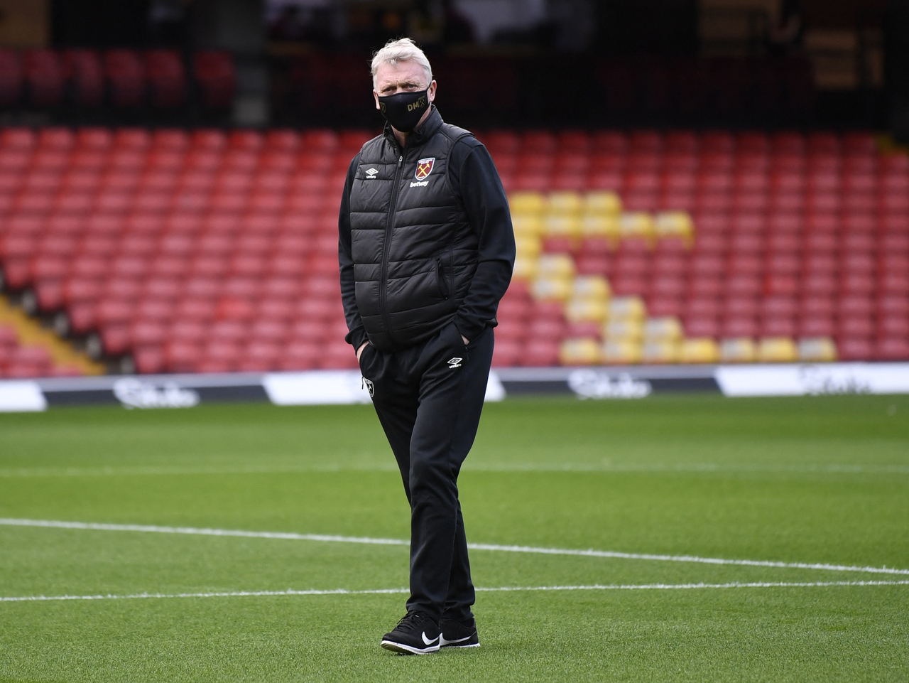 <p>Soccer Football - Premier League - Watford v West Ham United - Vicarage Road, Watford, Britain - December 28, 2021West Ham United  manager David Moyes wearing a protective face mask on the pitch before the match REUTERS/Tony Obrien EDITORIAL USE ONLY.