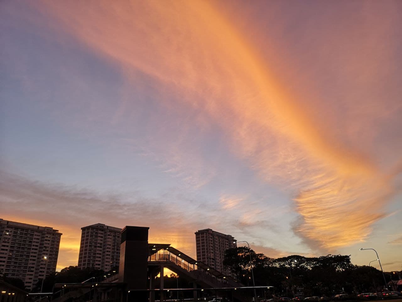 Singapore residents treated to vibrant sunset to welcome the
