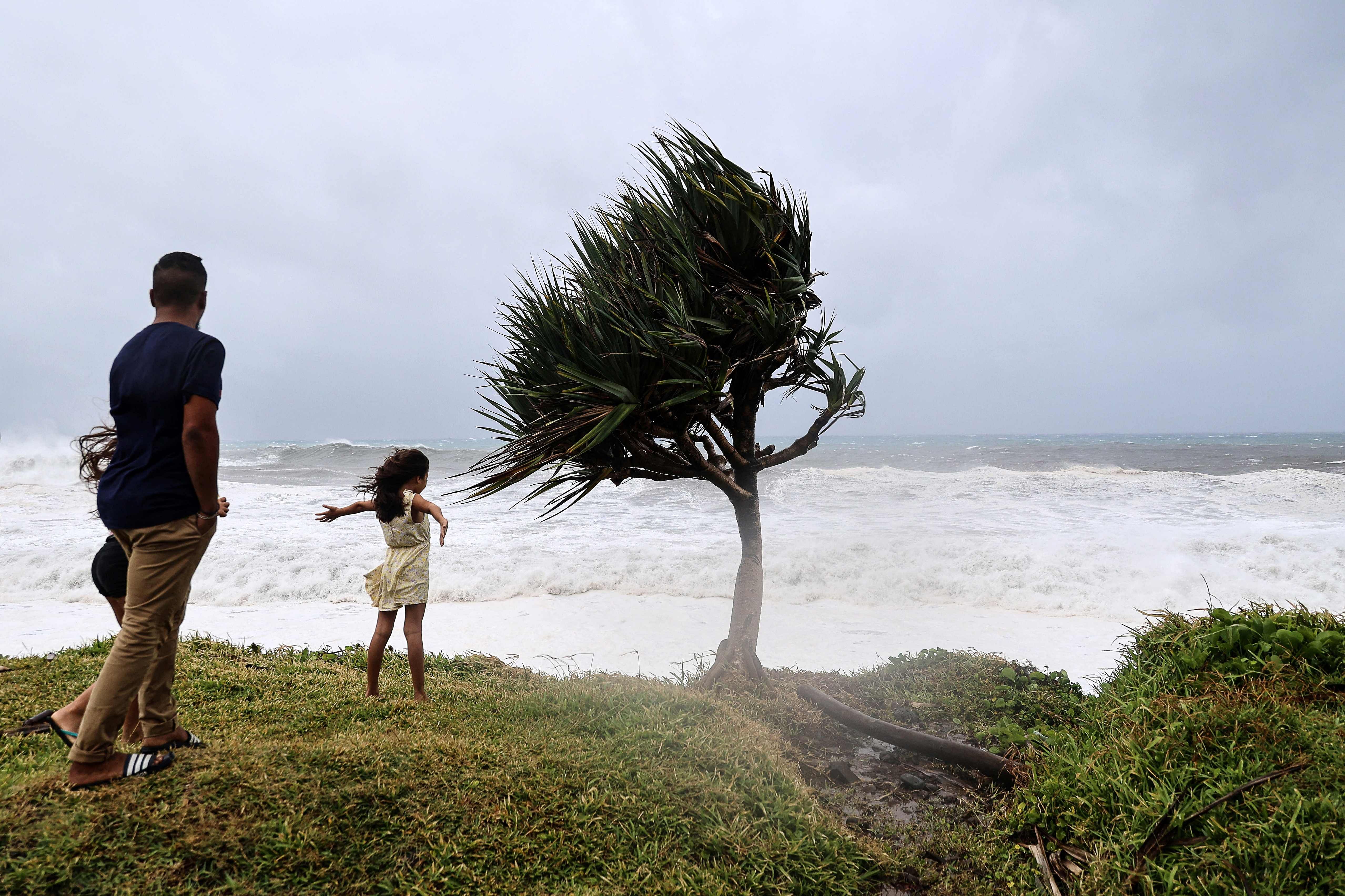 Thousands lose power but Mauritius escapes 'major damage' from cyclone