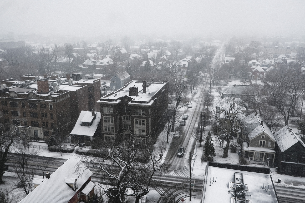 Grounded flights, power outages as winter storm wreaks havoc on central ...