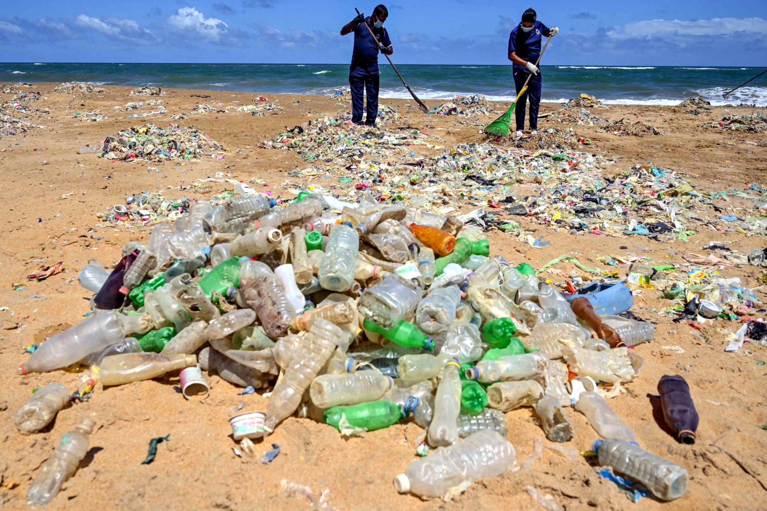 Someone Using Plastic 75% of people want single-use plastics banned, global survey finds ...