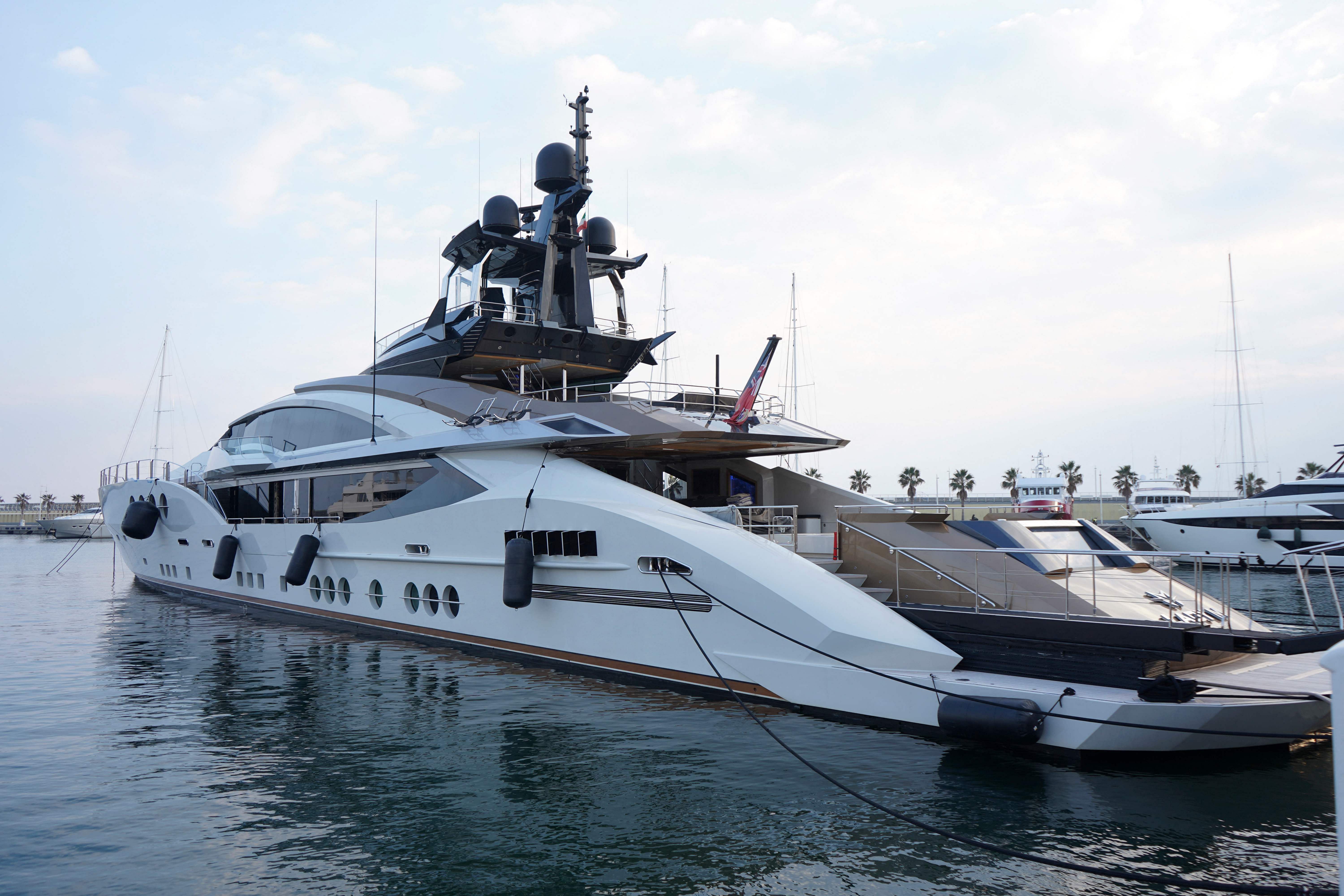 russian oligarch yacht italy