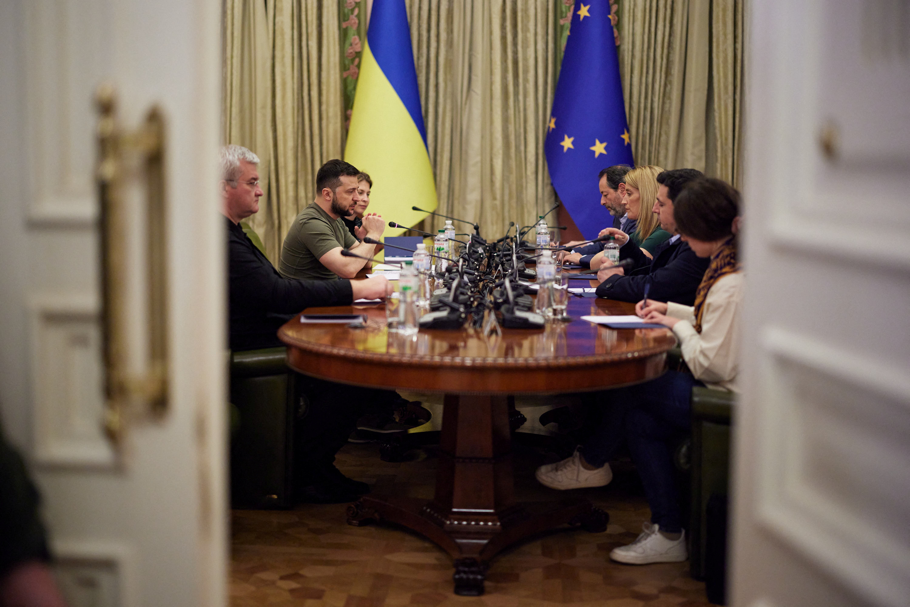 Встреча путина и байдена 2021. Веэс евразийский союз. Европа переговоры. Европа переговоры. Дипломатическая встреча.