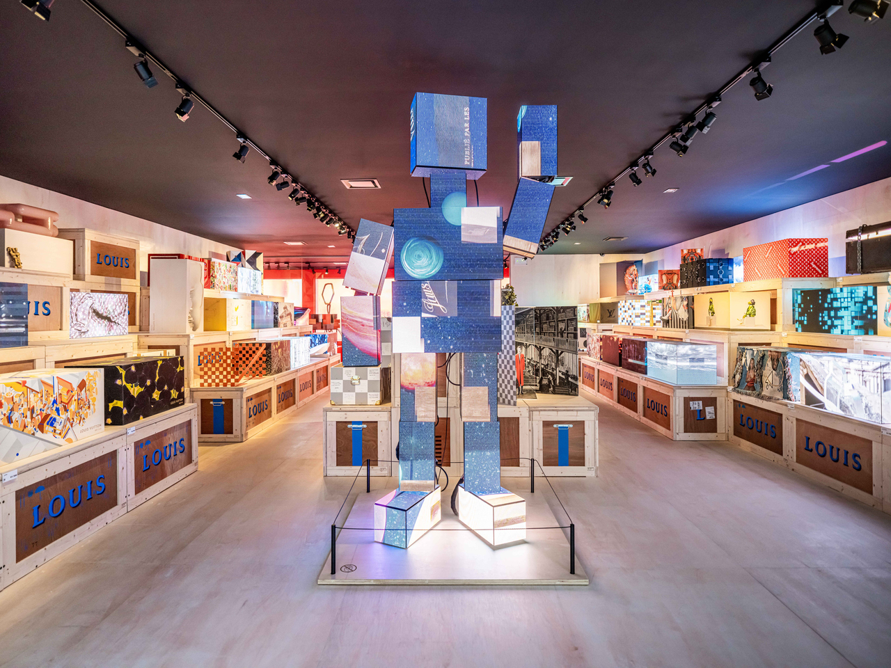 lv trunks exhibition