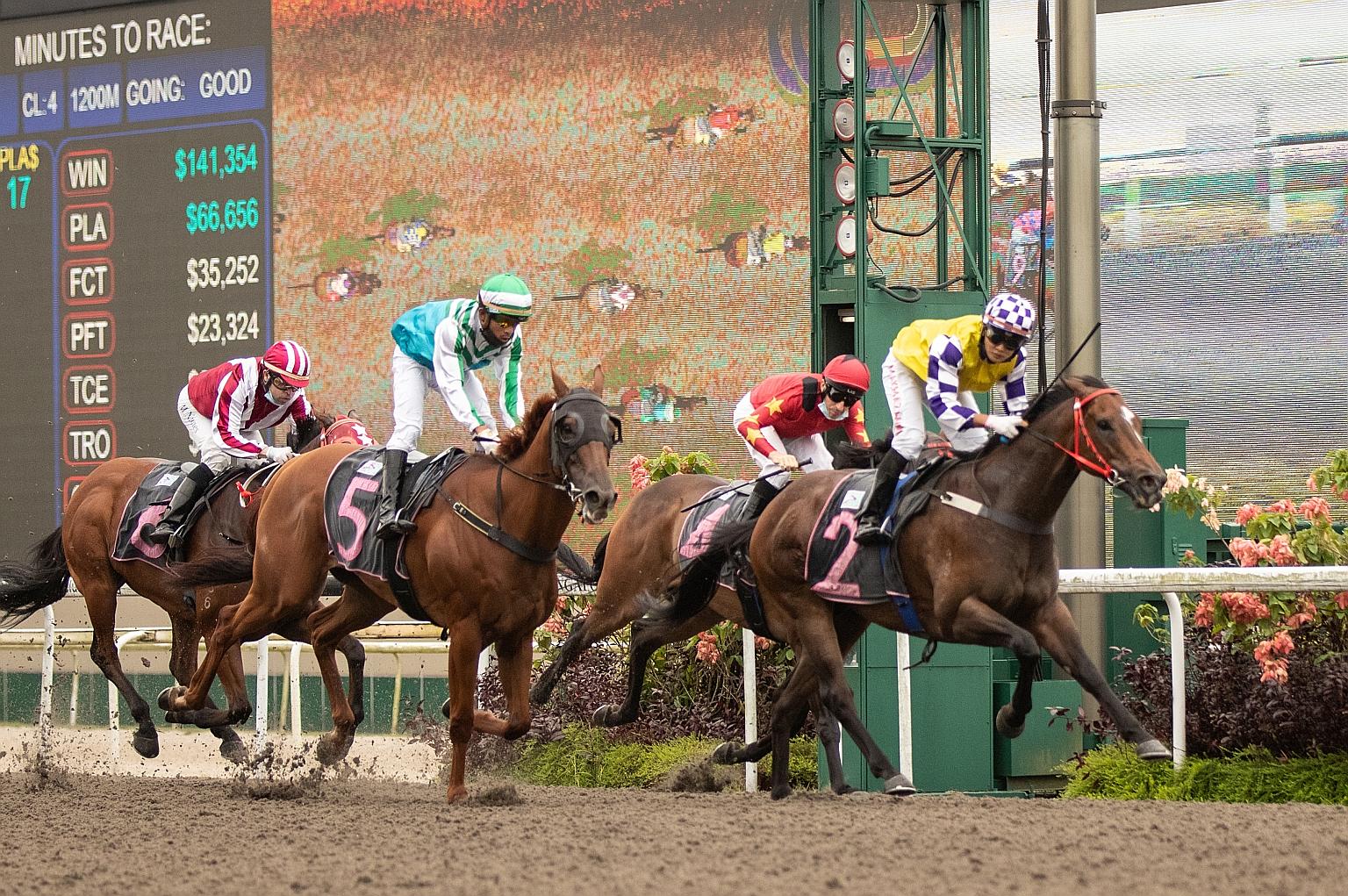 Danny Beasley on First Bowl (No. 4) in Saturday's Race 3.
