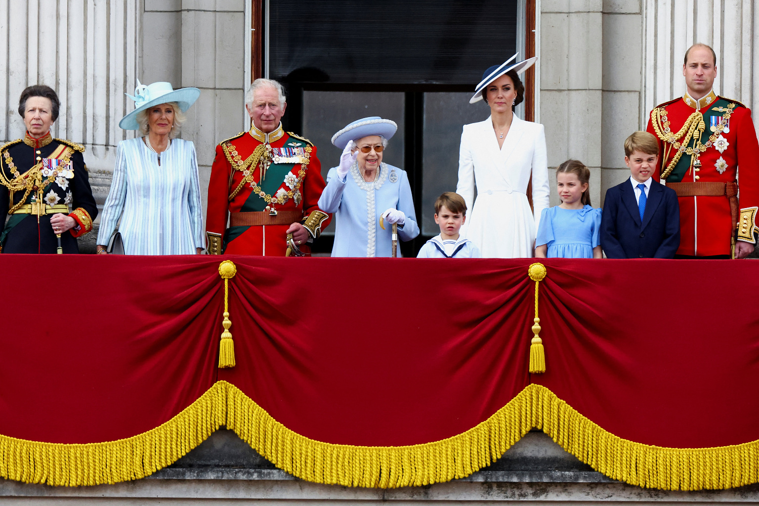 Thousands Gather To Celebrate Queen Elizabeth's Platinum Jubilee | The ...