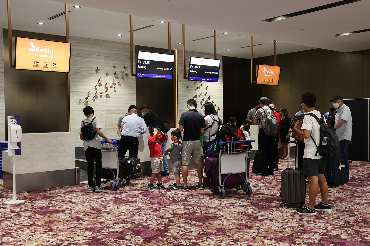 Firefly Flight Arrival From Subang Marks Seletar Airport's Reopening To ...