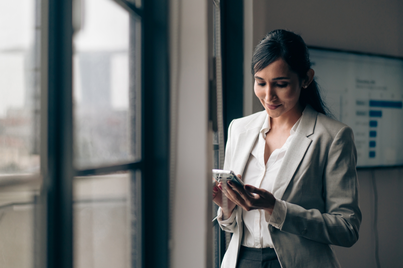 An older millennial investor using her phone