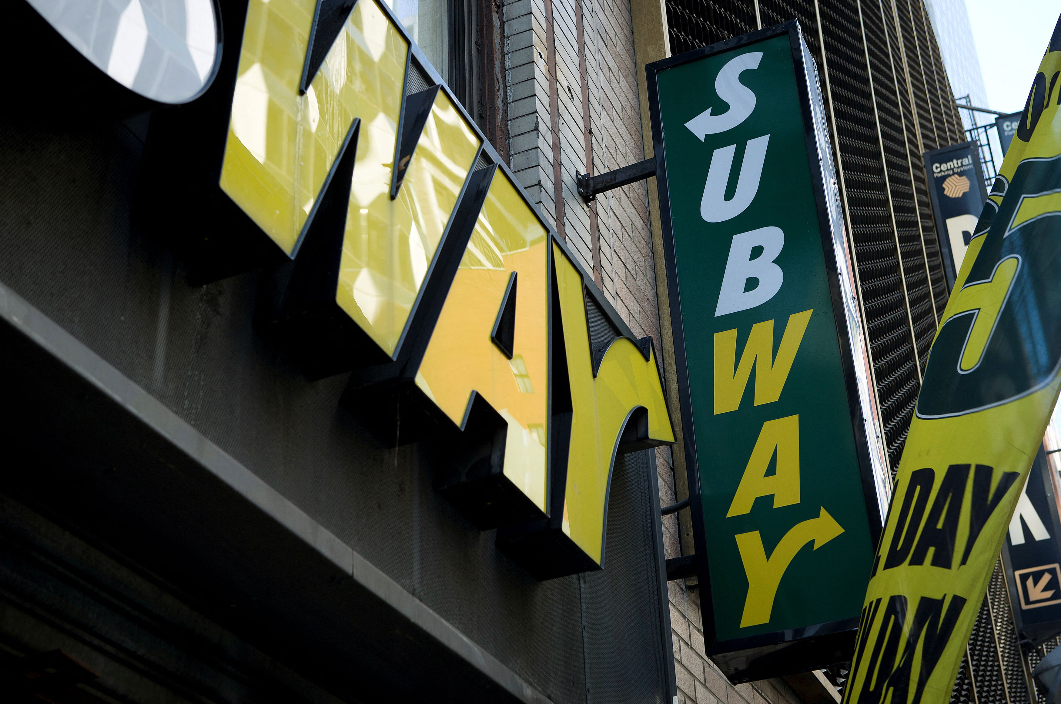 A U.S. judge rules that Subway can be sued over its '100% tuna