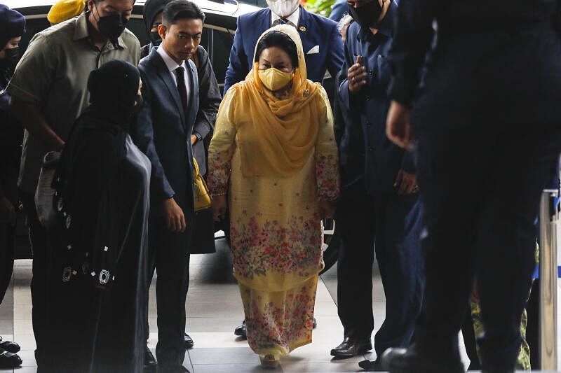 Ex Malaysian Pm Najibs Wife Rosmah Gets 10 Years Jail Fined 303m For Corruption The