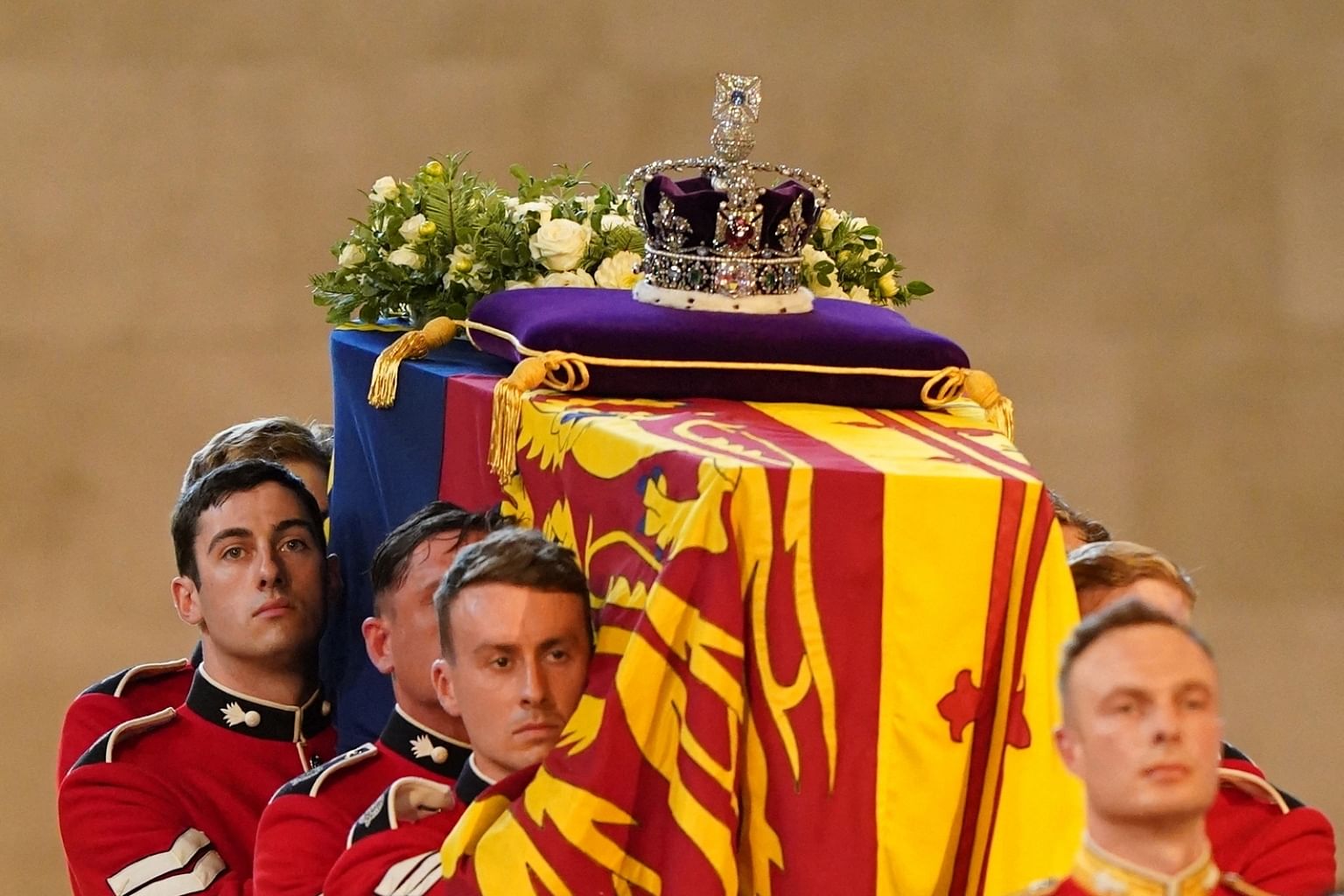 queen's coffin journey to westminster