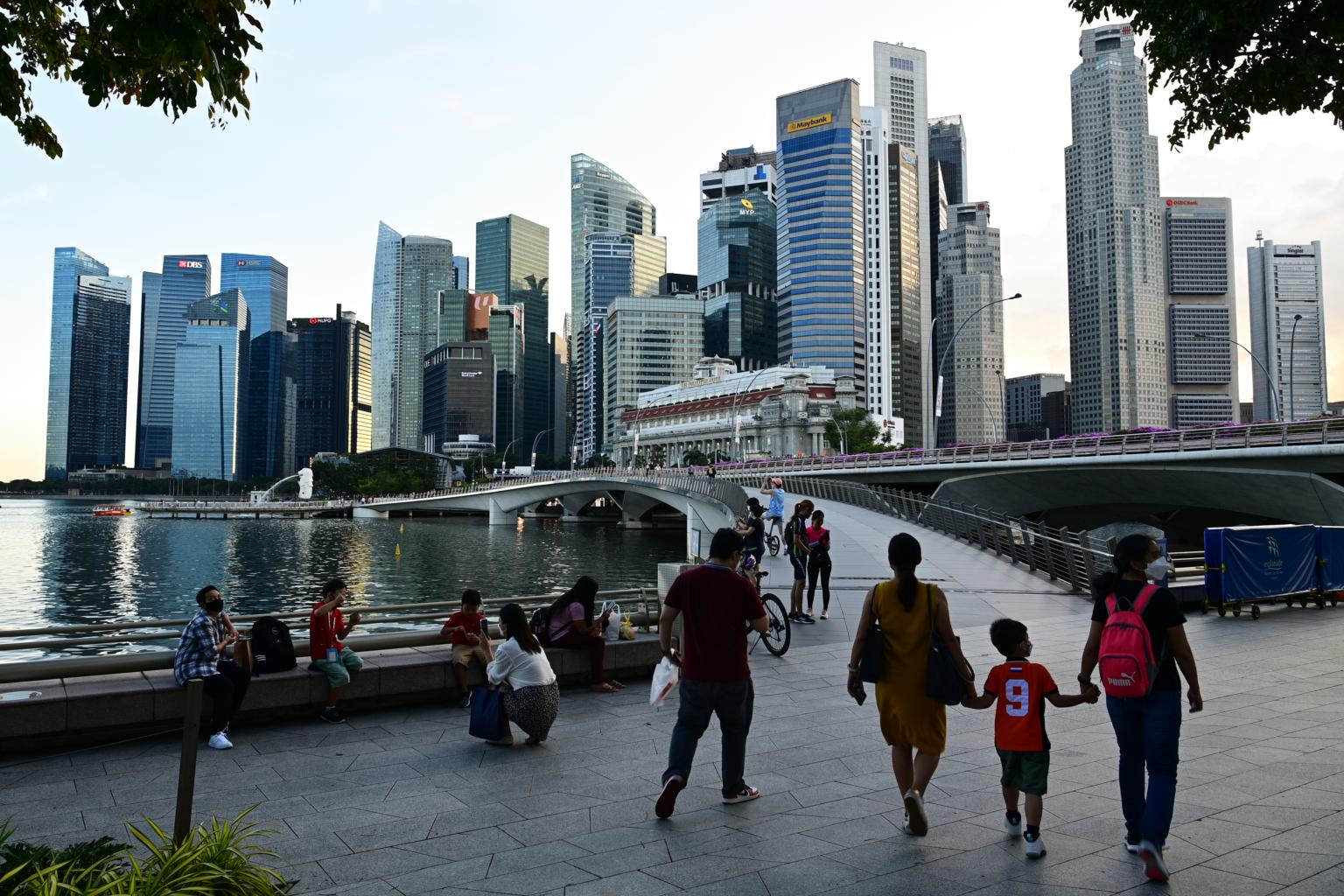 Singapore avoids technical recession, economy beats forecast to grow 4.4%  in Q3 | The Straits Times